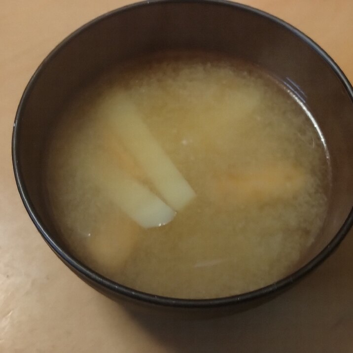 じゃが玉薄揚げ味噌汁